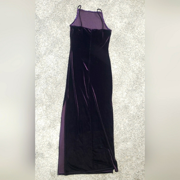 Status Collection| Vintage 90s Velour Bodycon Halter Maxi Gown - Picture 6 of 6